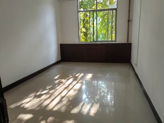 房间里的窗户 AI 生成的内容可能不正确。